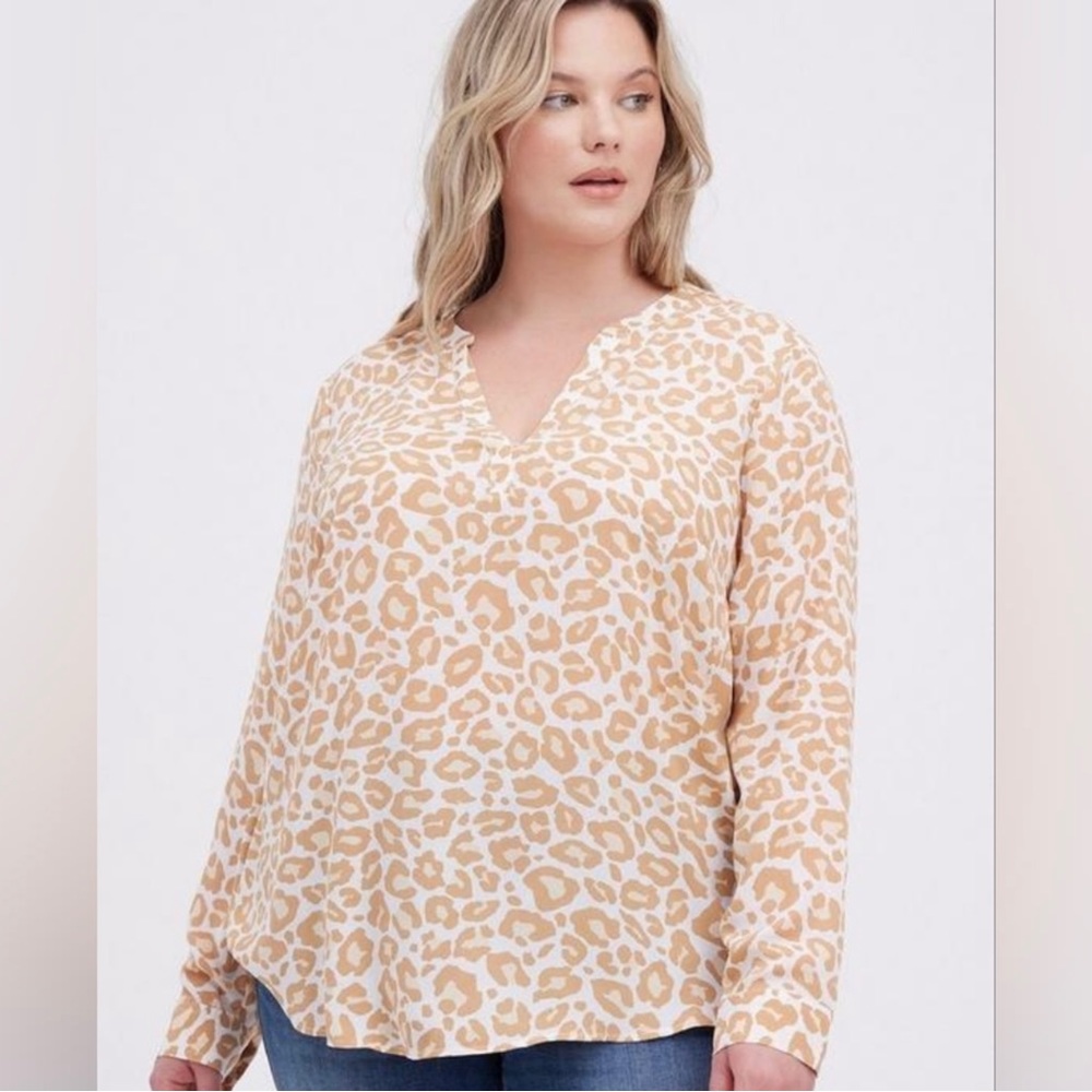 Torrid Georgette Tan/Crème Leopard Print Long Sleeve V-Neck Blouse